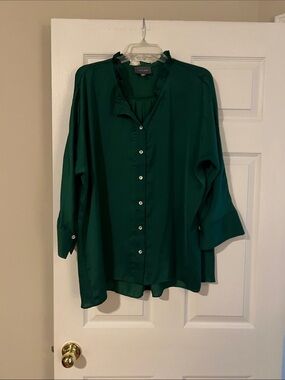 Boutique - Women's Emerald Green Ruffle Collar Button-Front Top